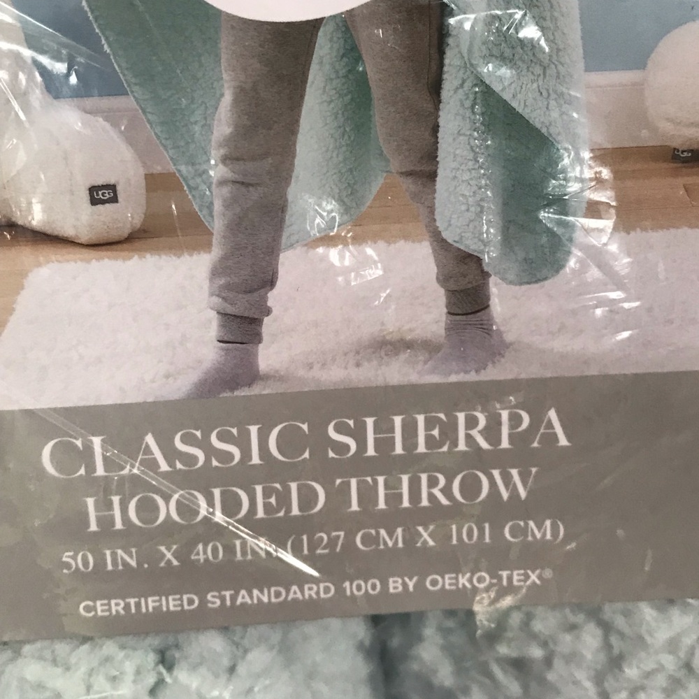 UGG classic Sherpa hooded throw for kids - Picture 2 of 11